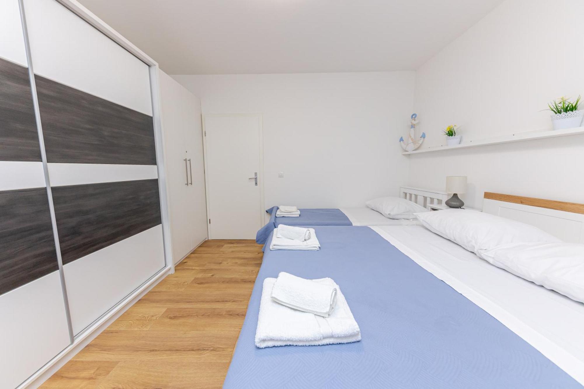 House Niko M With 6 Apartments Split Exterior foto