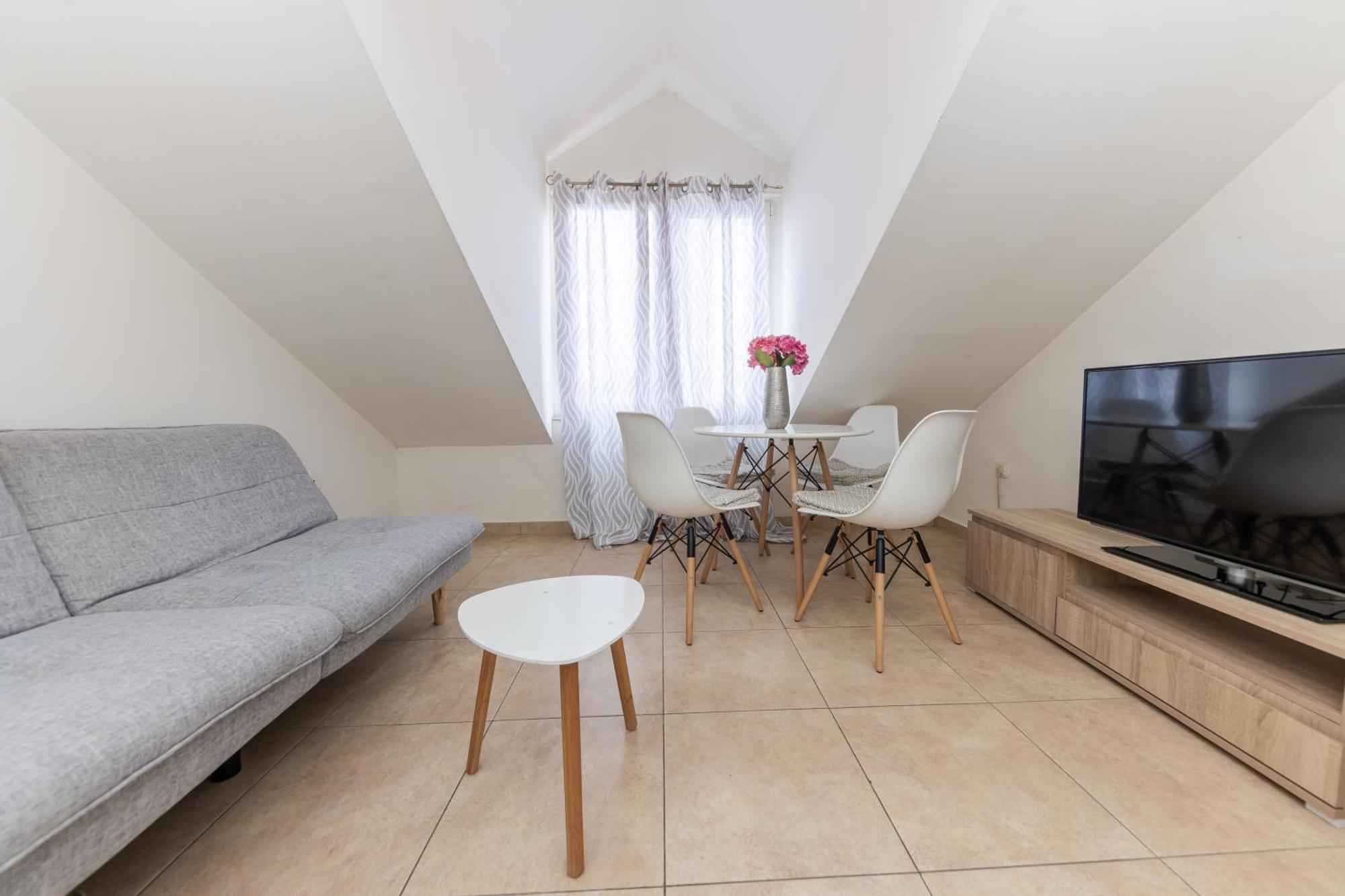 House Niko M With 6 Apartments Split Exterior foto