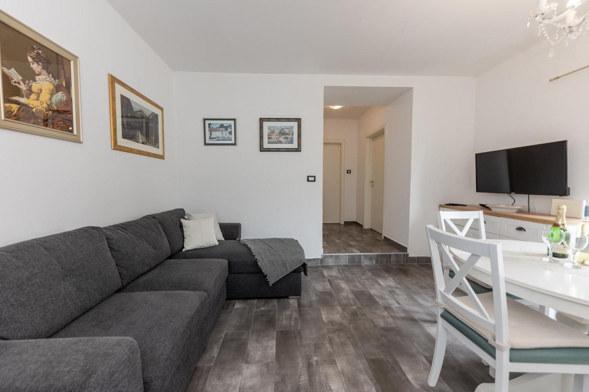 House Niko M With 6 Apartments Split Exterior foto